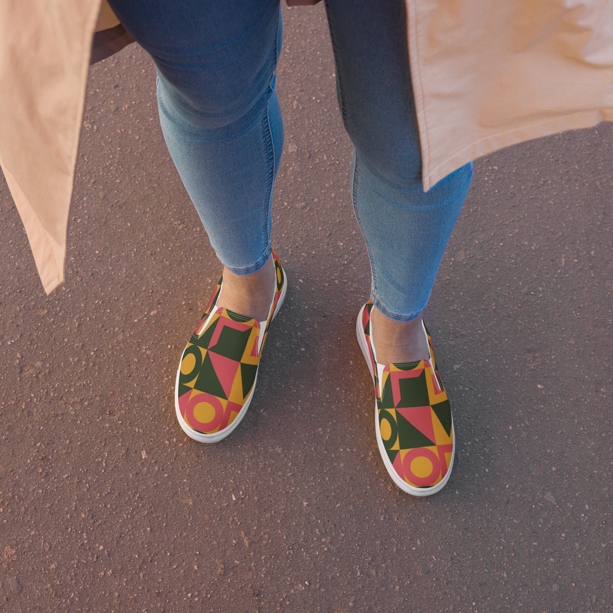 Women’s slip-on canvas shoes